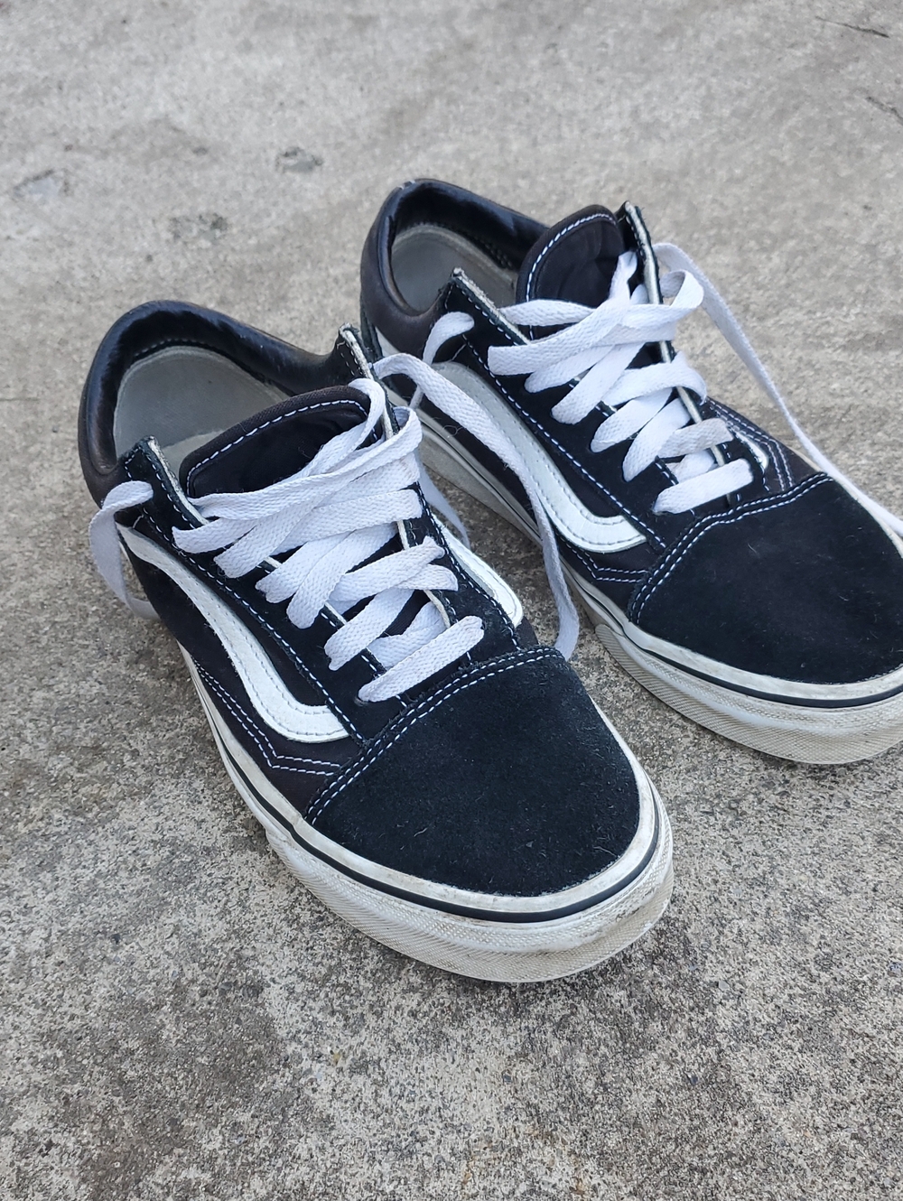 Vans Men's Black Skate Shoes with White Stripe